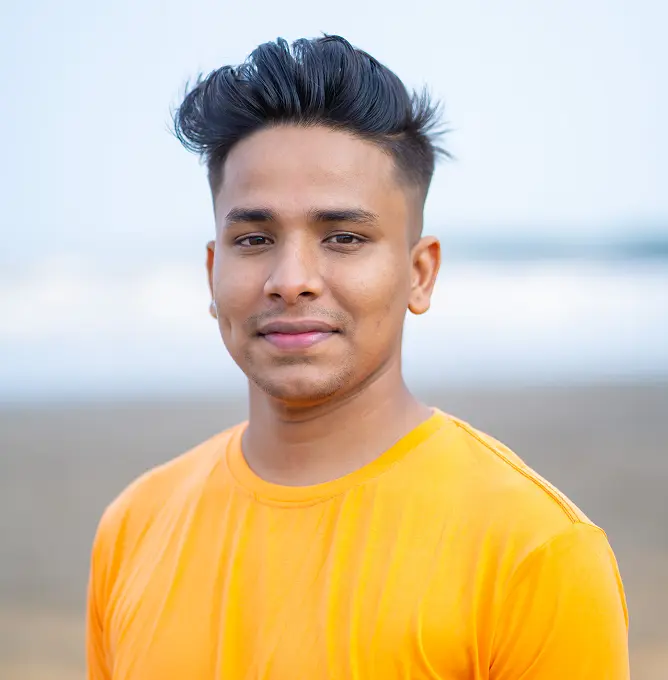 Sujit - Experienced yoga teacher specializing in strength and flexibility